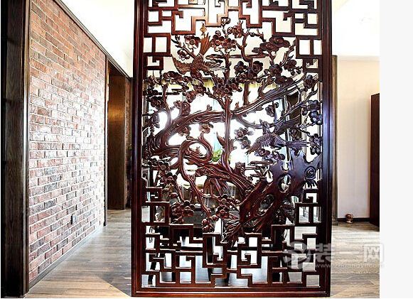 中式屏风隔断效果图展示    雕花一向是屏风中常用的元素,图案有大气